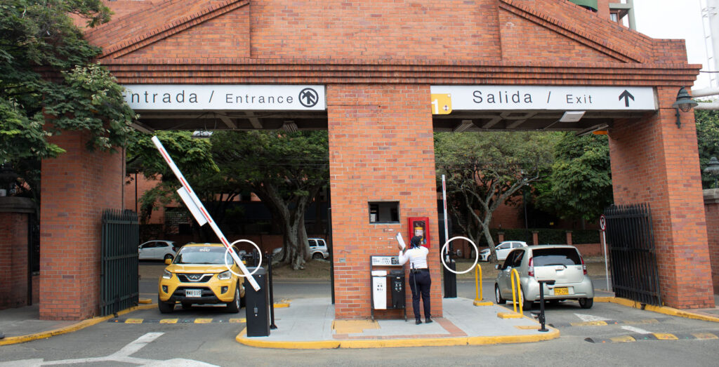 Einar parking system camera at Chipichape mall in Cali, Colombia - in-text image 1